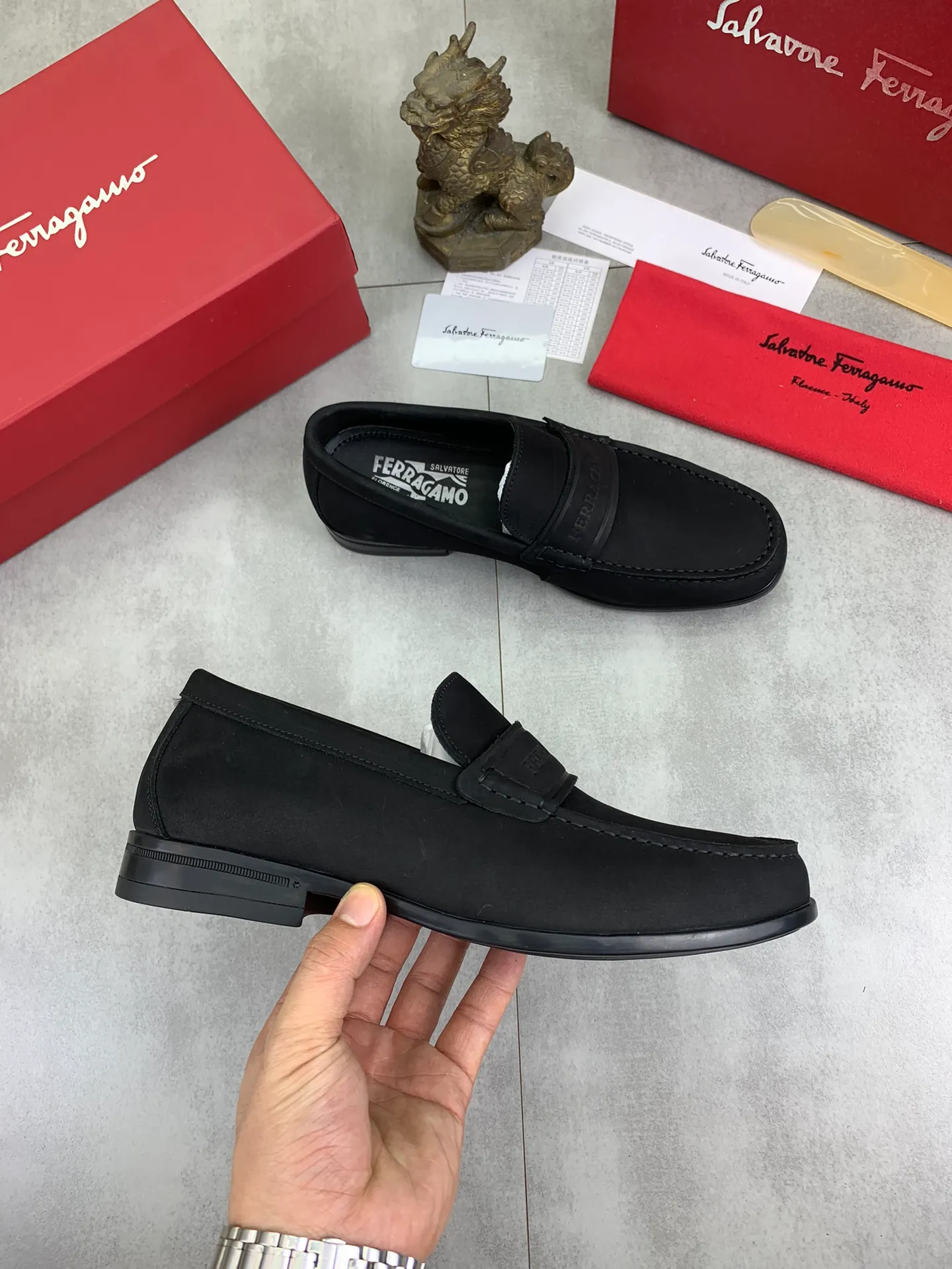 Men's Men's Shoes 💰P460💰[New Style] Water-dyed Niuli 🆘[Salvatore Ferragamo] Ferragamo's latest casual business leather shoes for men! Available at counters simultaneously! The fabric is made of specially imported original calfskin, and the interior is made of imported water-dyed cowhide. It is absolutely luxurious and leads the fashion trend. Matching code: 38-45; 3⃣️ colors available